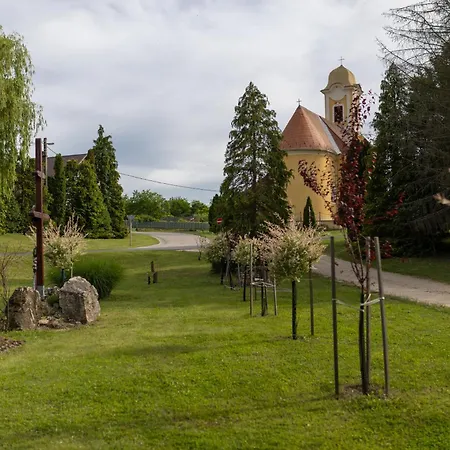 The Explorer's - Kalandor Fenyőfő